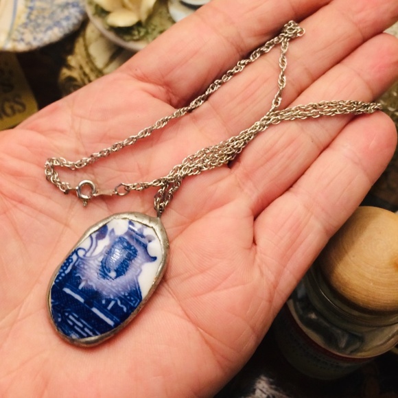 Rare Unique Ladies Vintage Blue porcelain pendant necklace, 10" length. - Picture 2 of 4